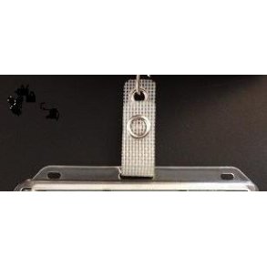 Strip med trykknap og hul